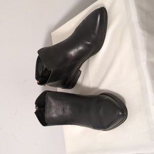 House of Harlow Leather Ankle Boots size 8